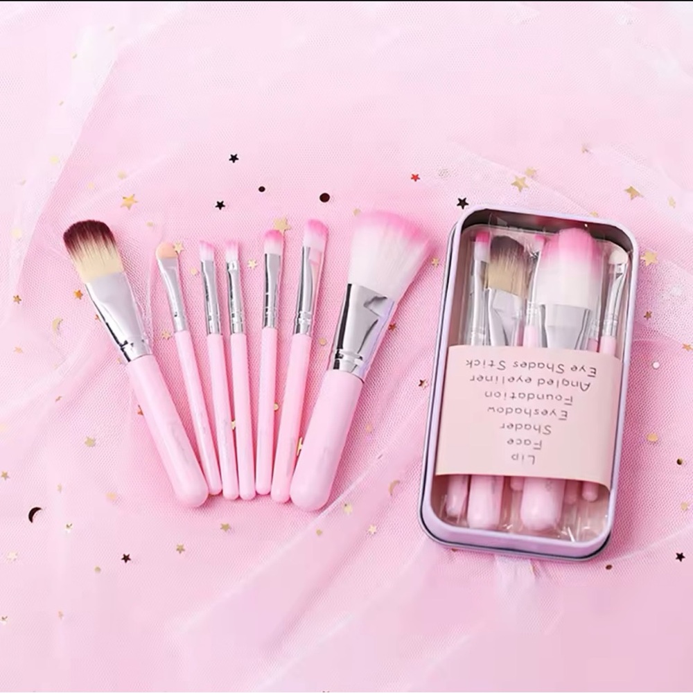 7 Piece Pink Hello Kitty Makeup Brush Set - Picture 2 of 5